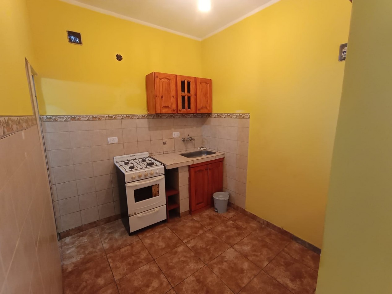 Alquiler 2 ambientes PH Castelar