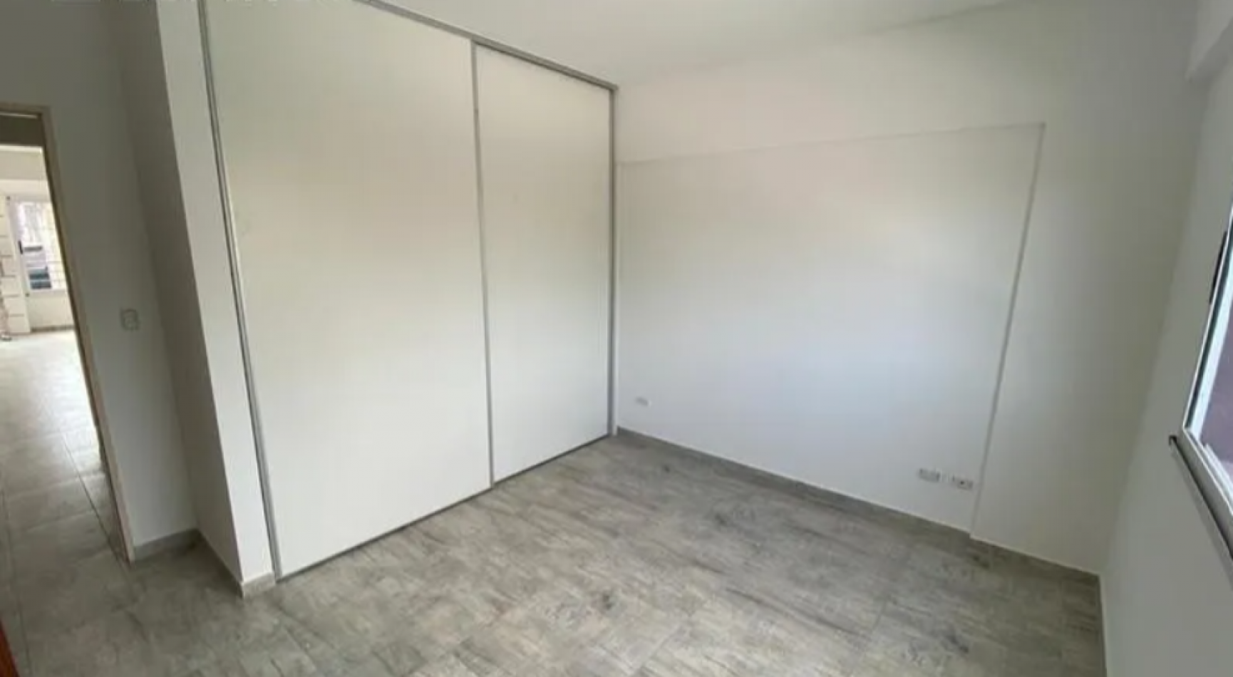 Departamento De Dos Ambientes En Venta, Moron- Con Cochera Y Baulera