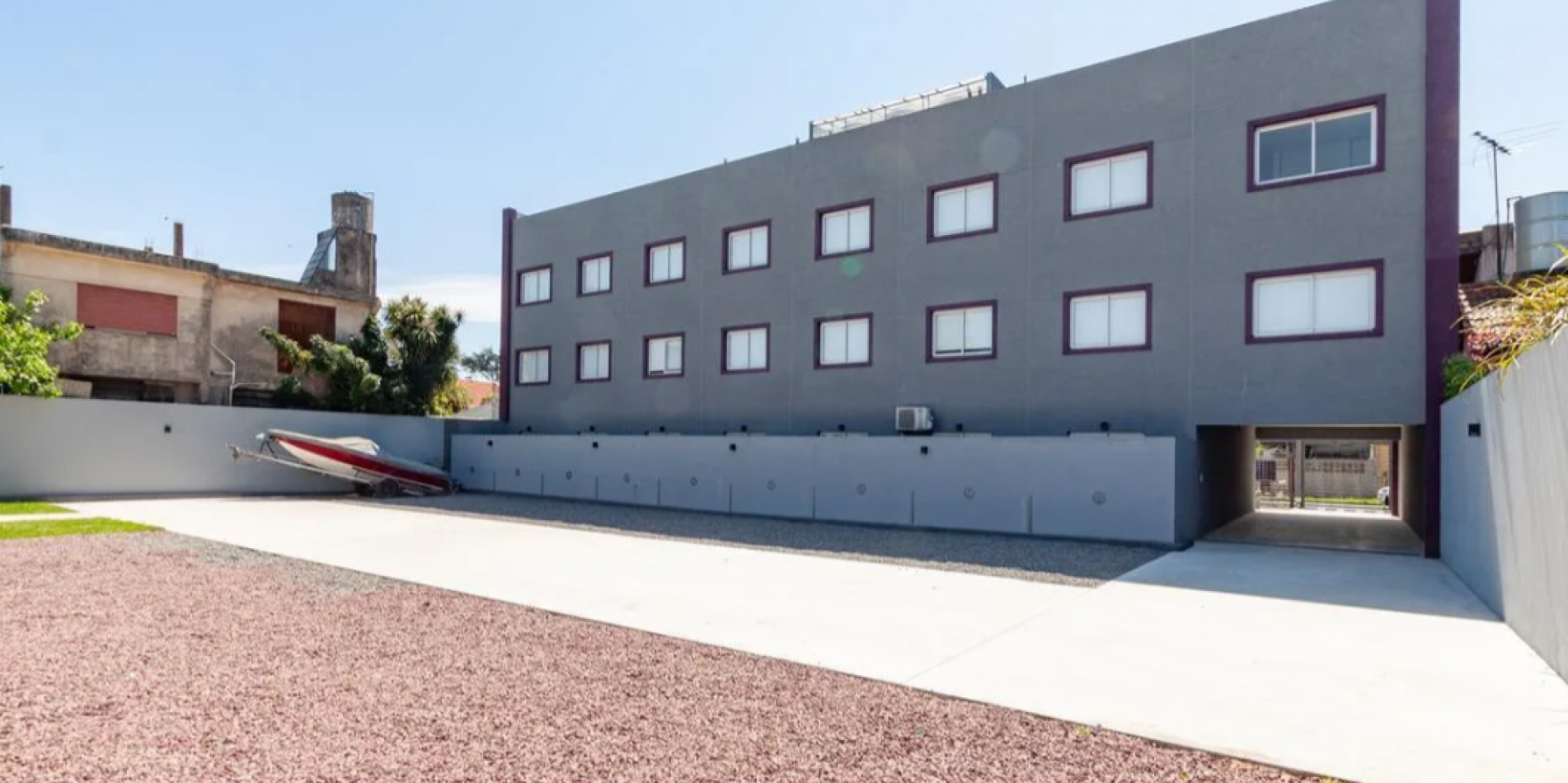 Departamento De Dos Ambientes En Venta, Moron- Con Cochera Y Baulera