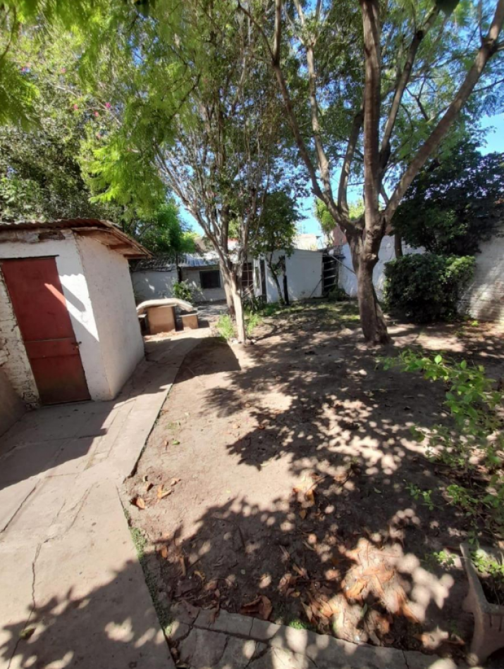 Venta casa americana en lote de 388m2 Ituzaingo zona industrial