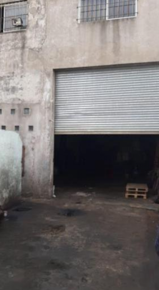 Oportunidad Galpon Mas Casa de 3 Amb. Hurlingham