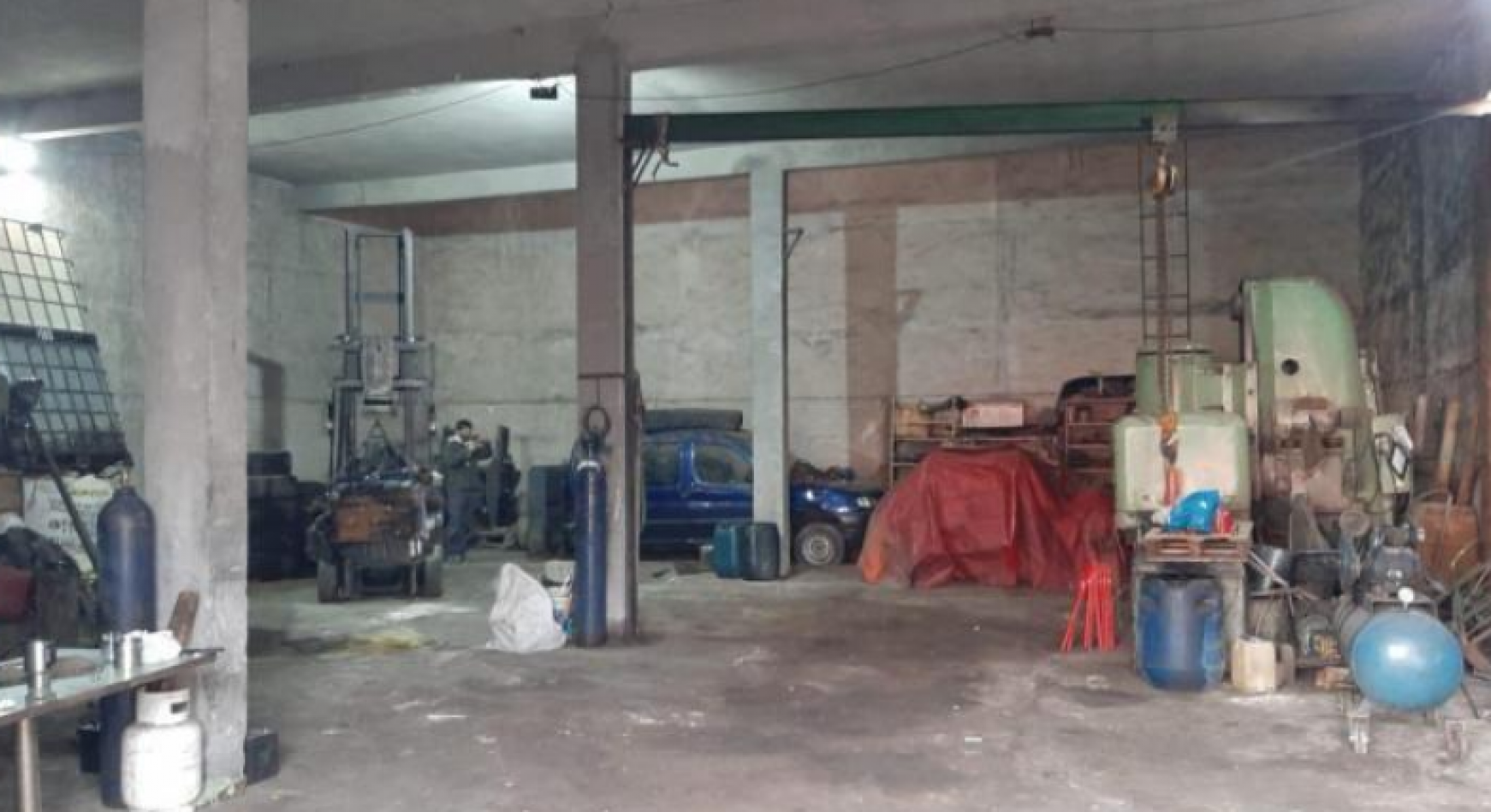 Oportunidad Galpon Mas Casa de 3 Amb. Hurlingham
