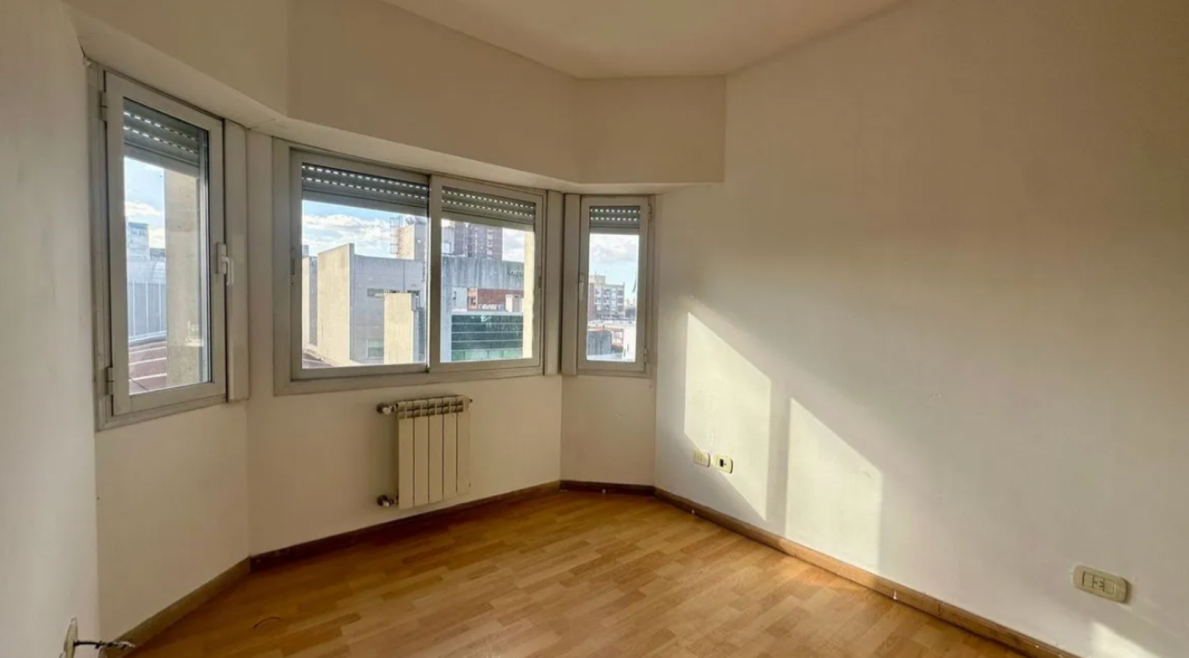 Venta departamento 2 ambientes con cochera Moron