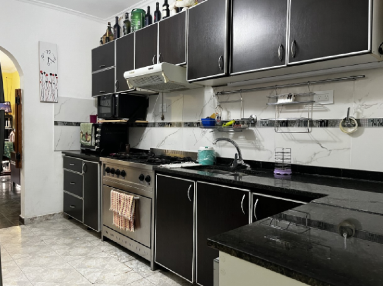 Casa 4 ambientes con garage Castelar Sur