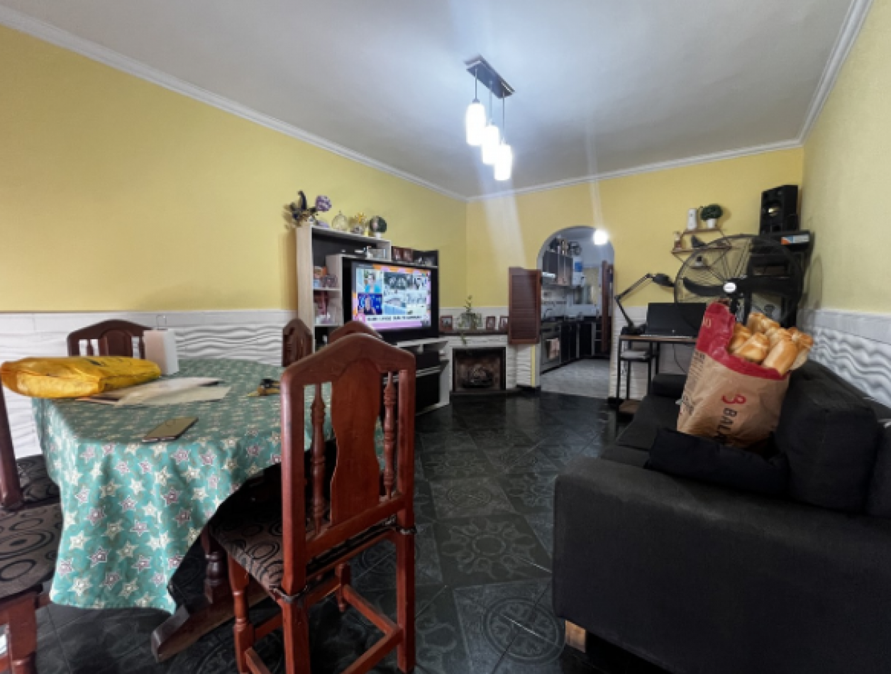Casa 4 ambientes con garage Castelar Sur