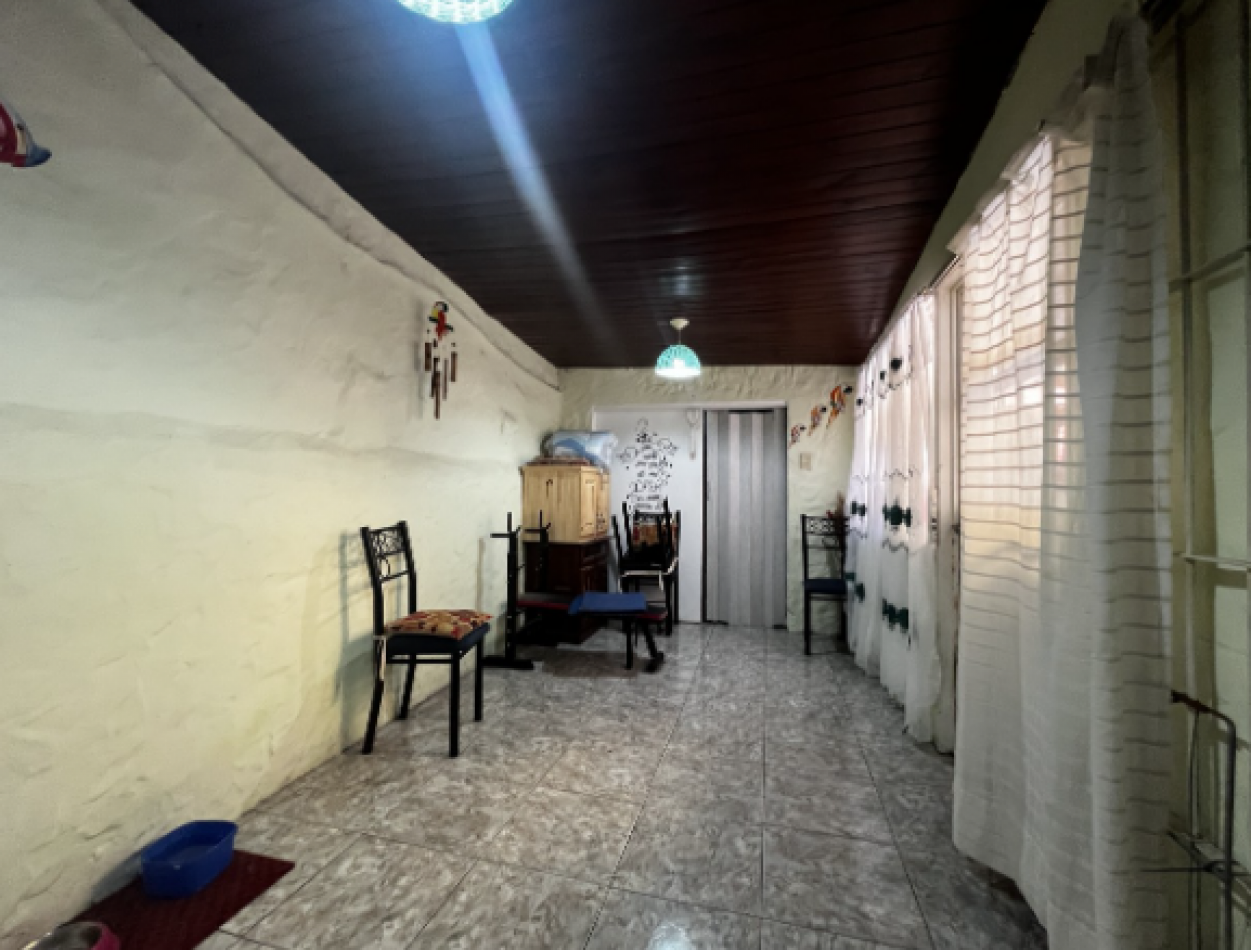 Casa 4 ambientes con garage Castelar Sur