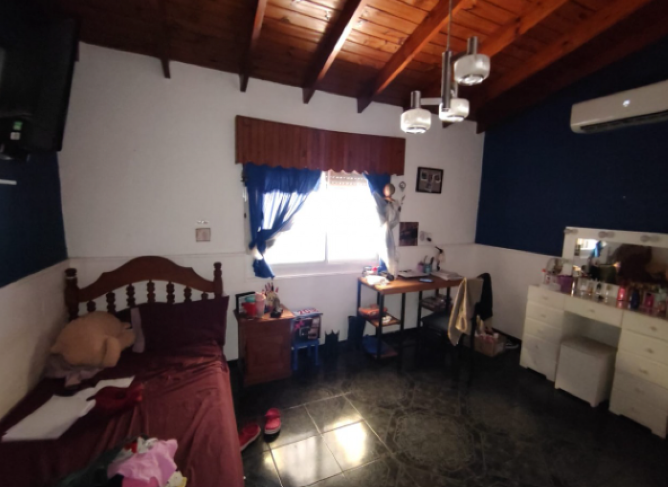 Casa 4 ambientes con garage Castelar Sur