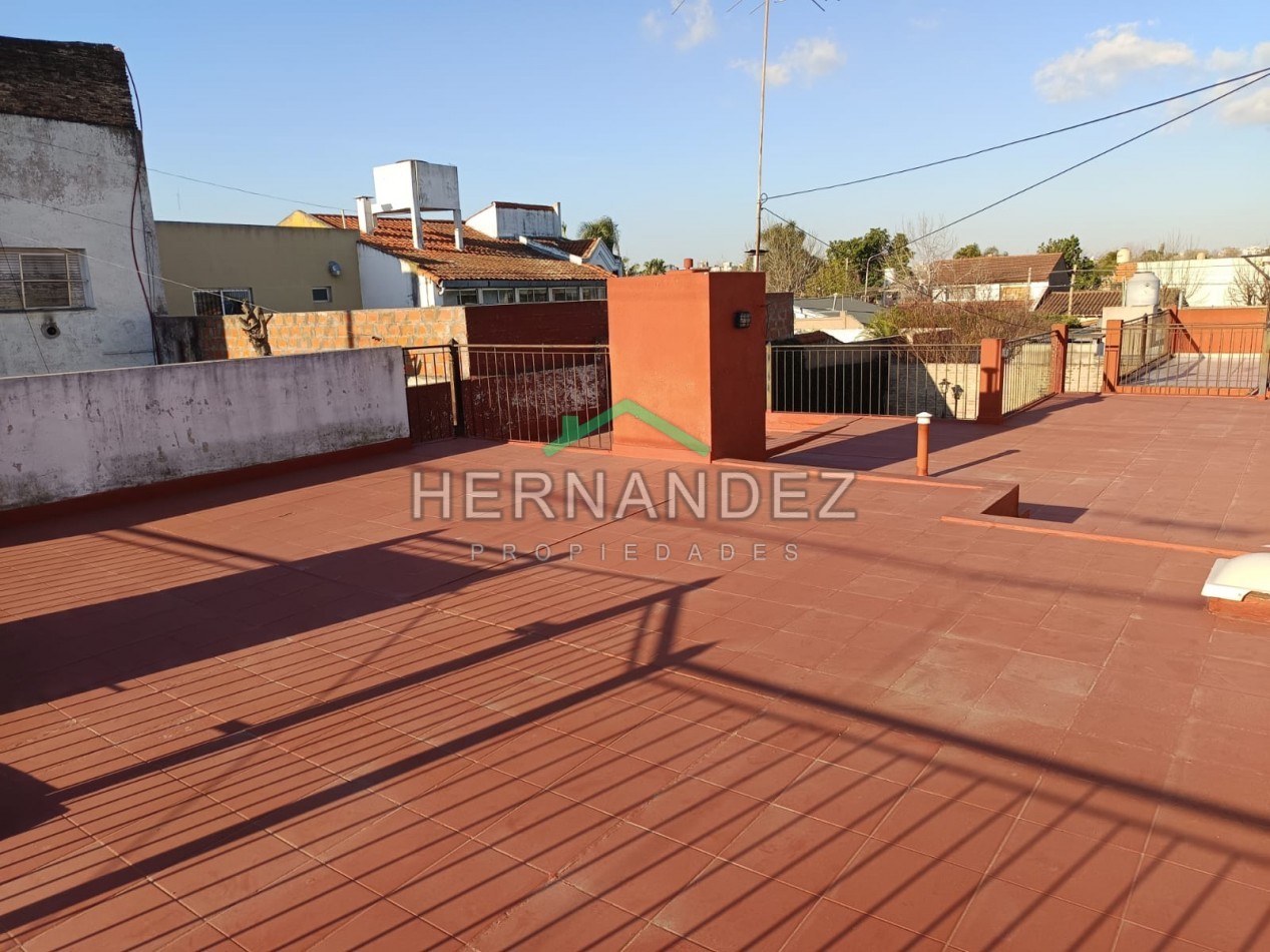 CASA EN VENTA TRES AMBIENTES CASTELAR SUR
