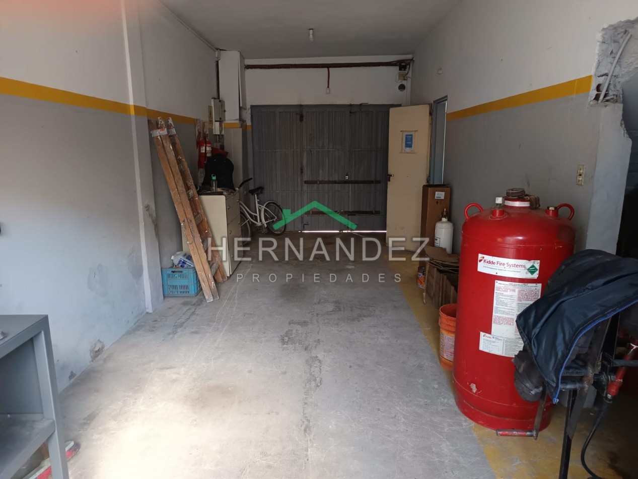 Venta 2 locales comerciales con 3 departamentos