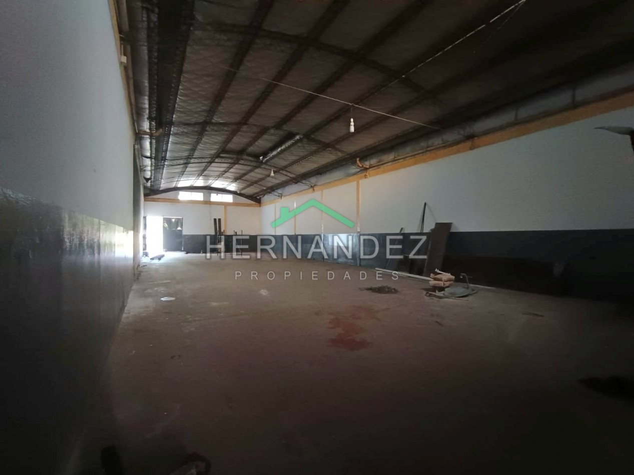 Alquiler Galpon Moron 320m2 Cubiertos sobre Avenida
