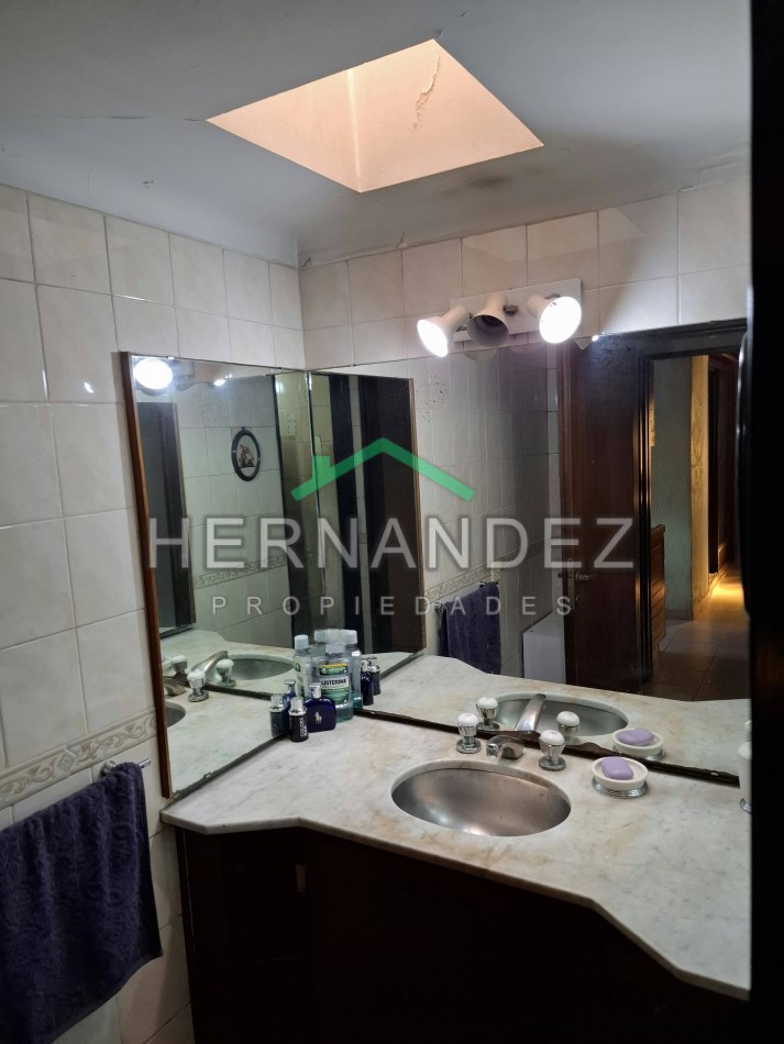 CASA EN VENTA TRES AMBIENTES CASTELAR SUR