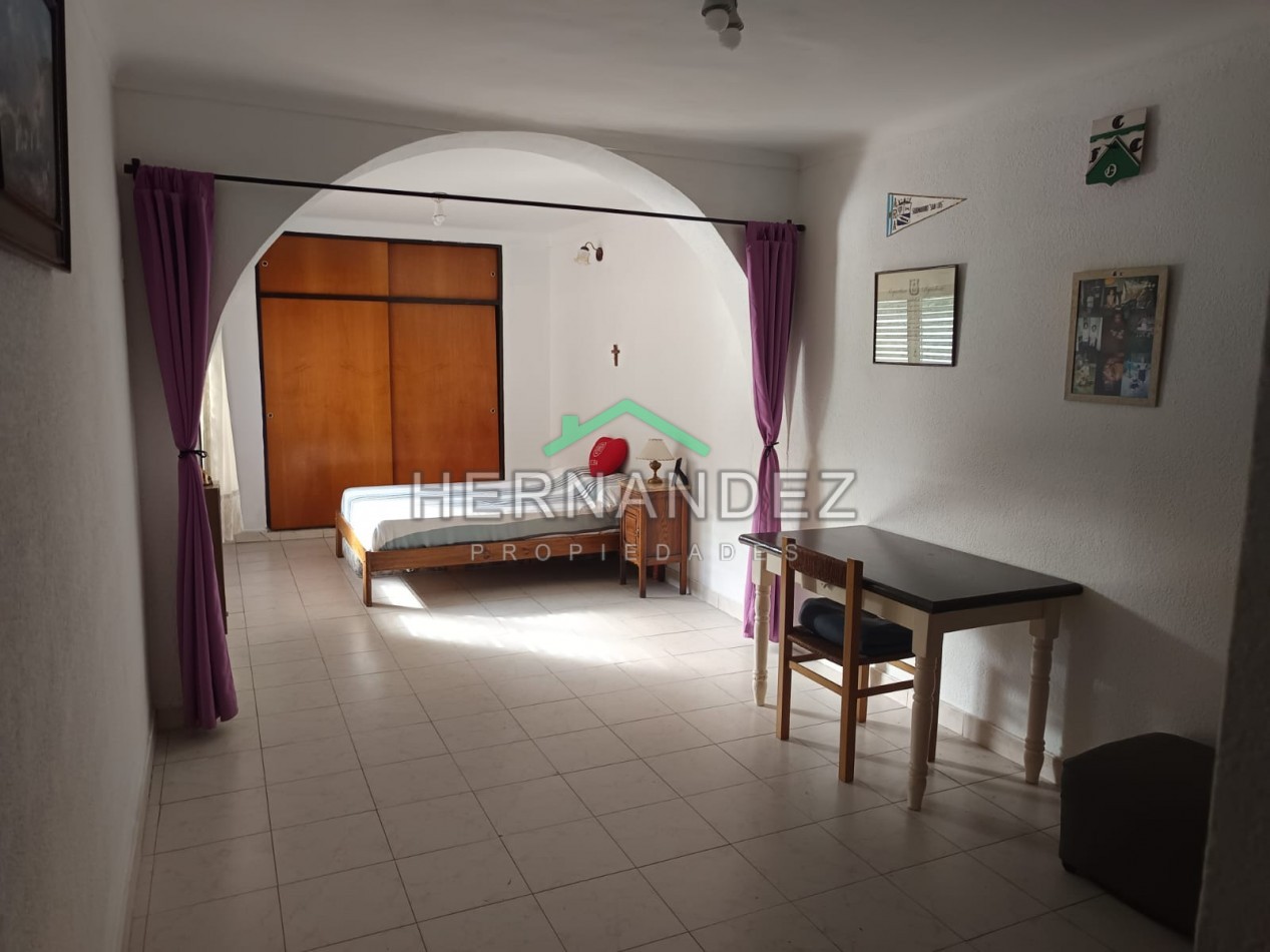 CASA EN VENTA TRES AMBIENTES CASTELAR SUR