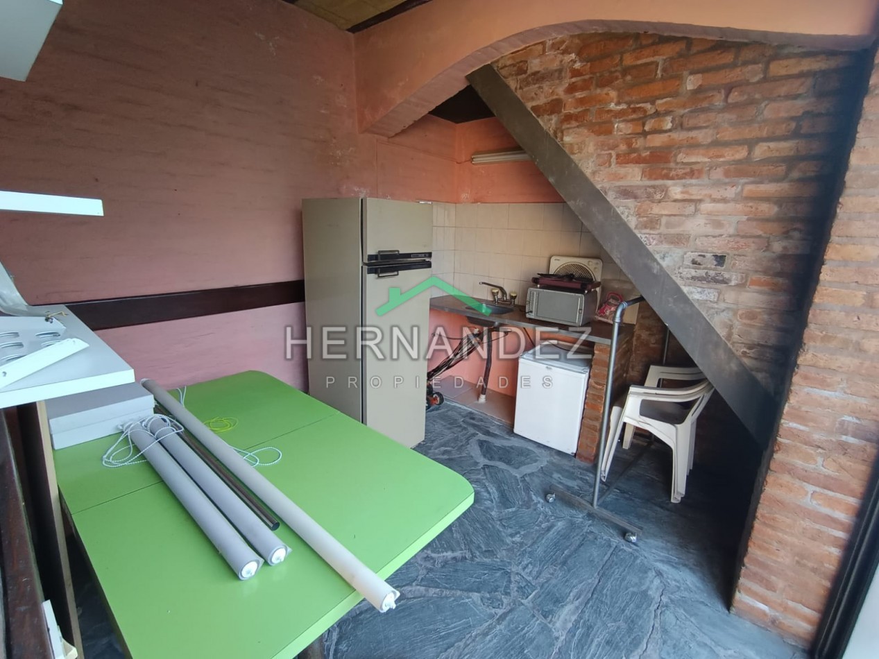 CASA EN VENTA TRES AMBIENTES CASTELAR SUR