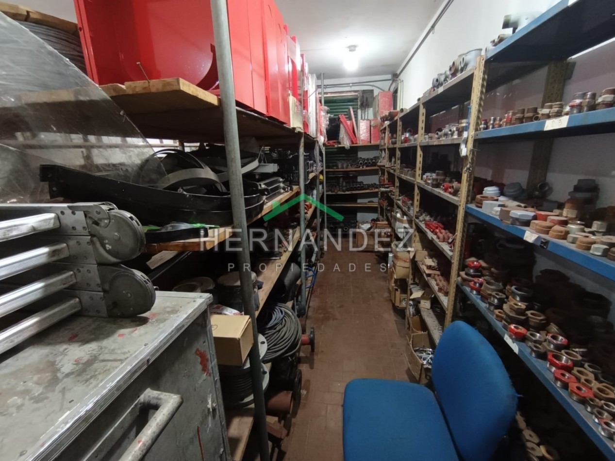 Venta 2 locales comerciales con 3 departamentos