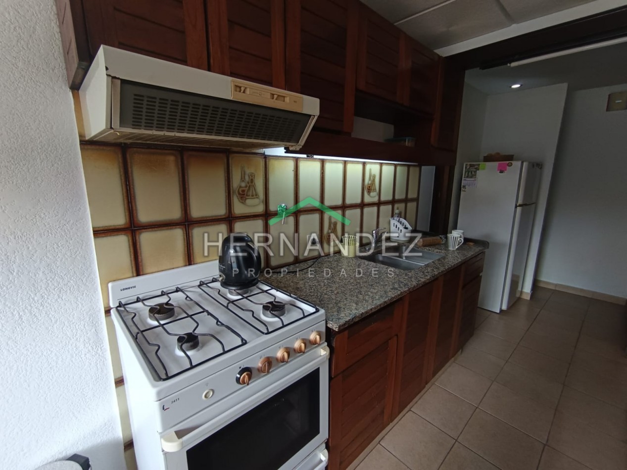 CASA EN VENTA TRES AMBIENTES CASTELAR SUR