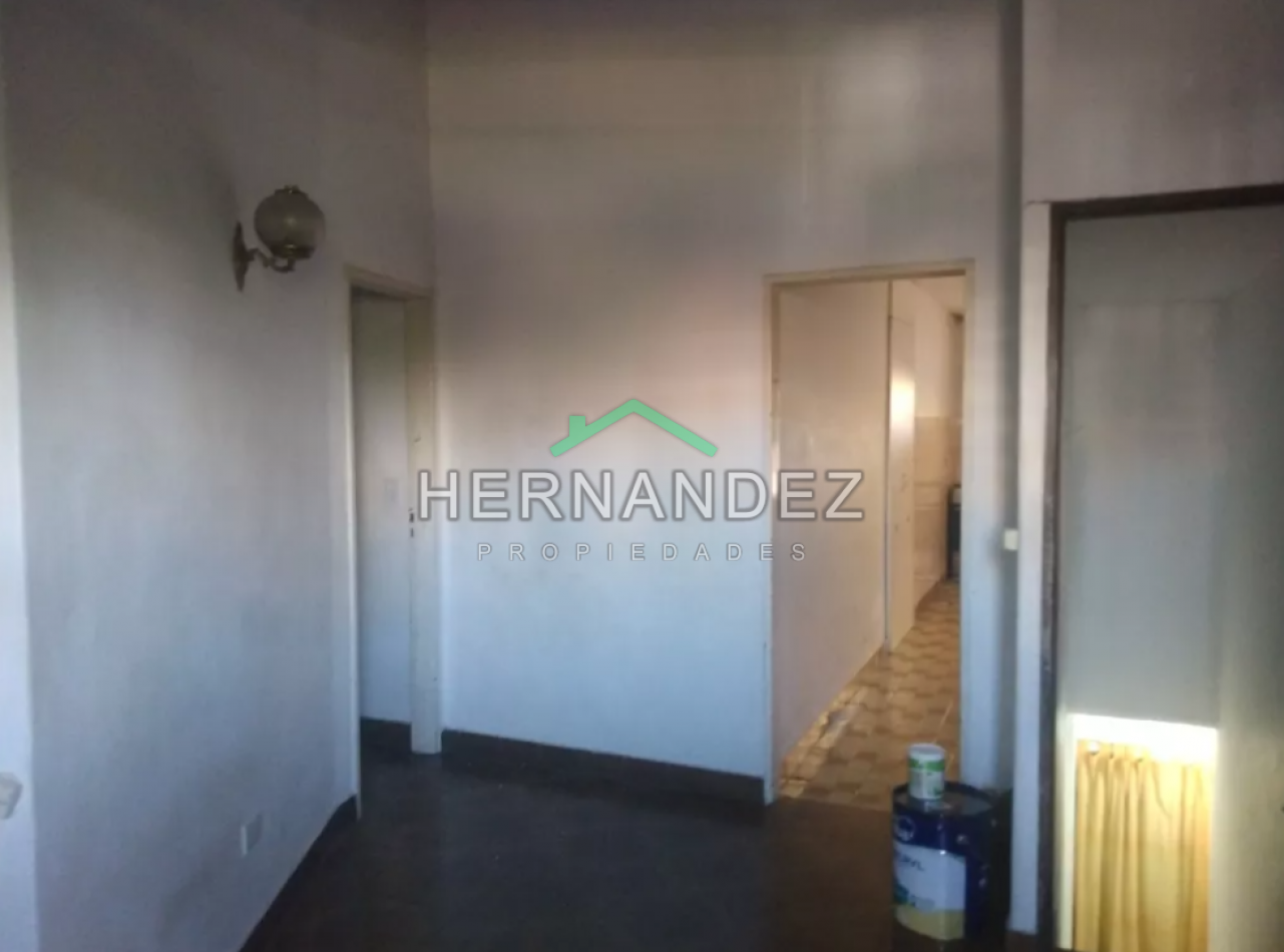 Venta Local Castelar Norte + Departamento