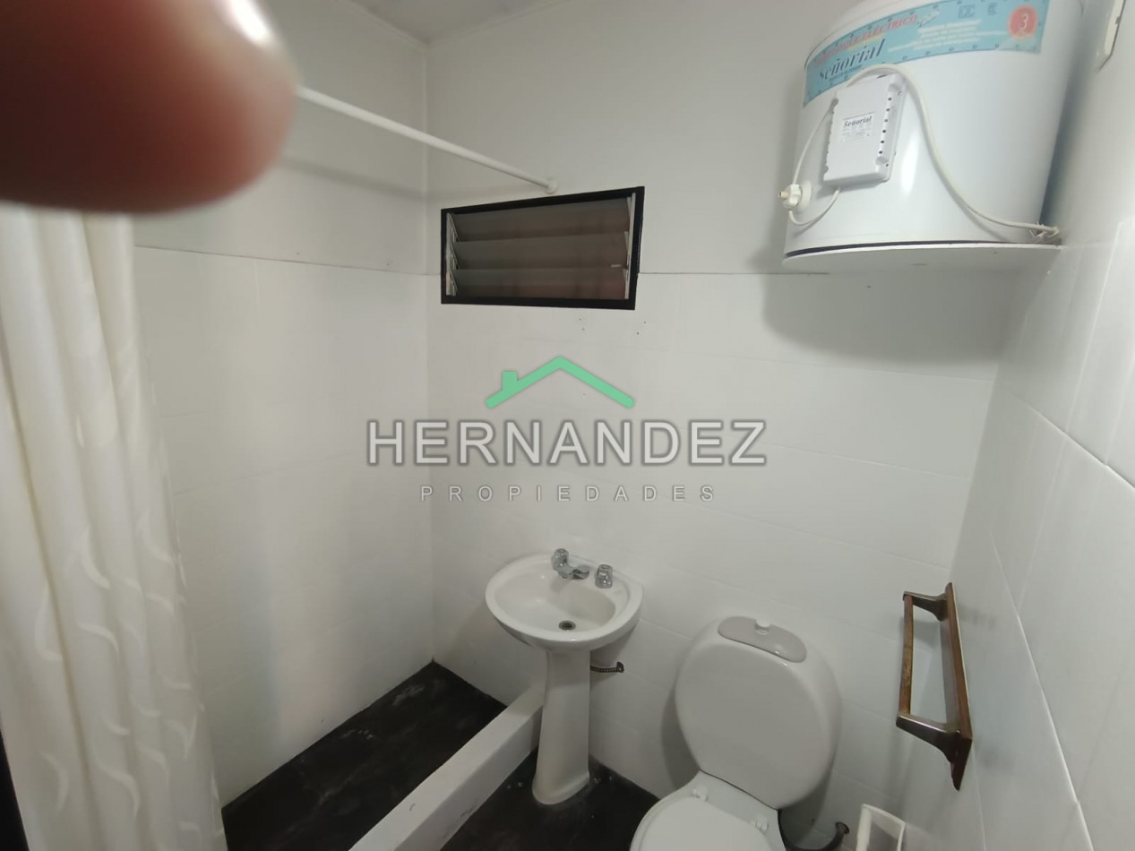 CASA EN VENTA TRES AMBIENTES CASTELAR SUR