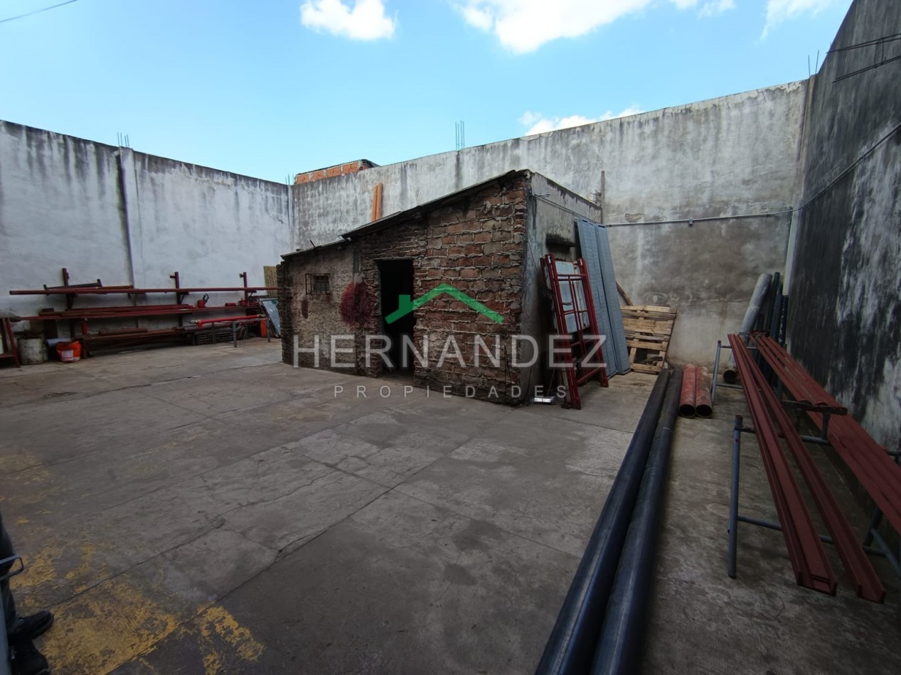 Venta 2 locales comerciales con 3 departamentos