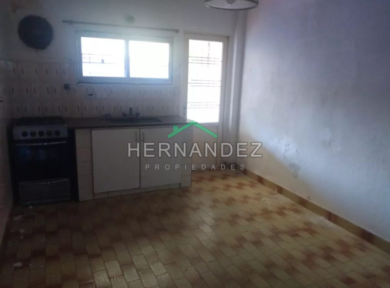Venta Local Castelar Norte + Departamento