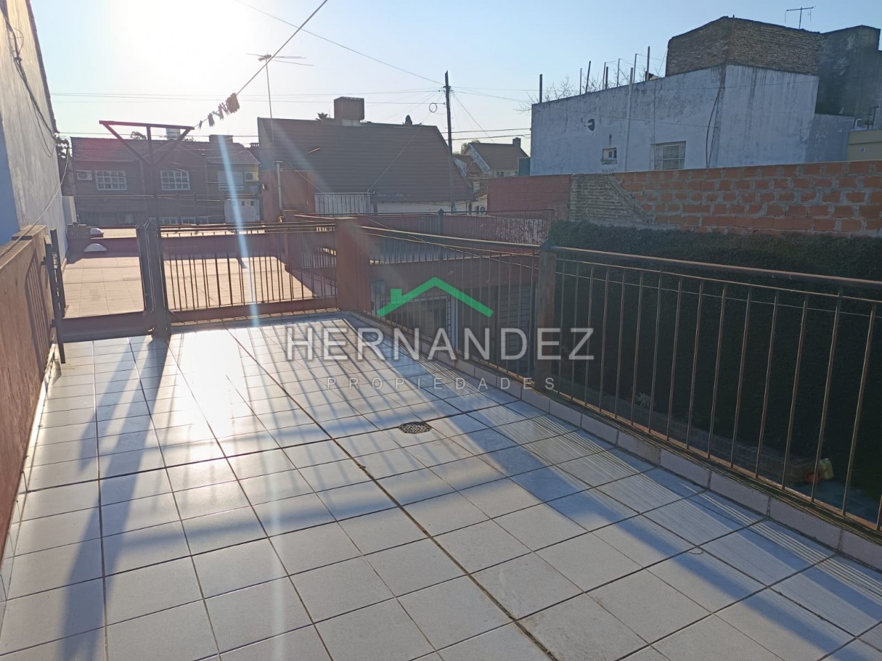 CASA EN VENTA TRES AMBIENTES CASTELAR SUR