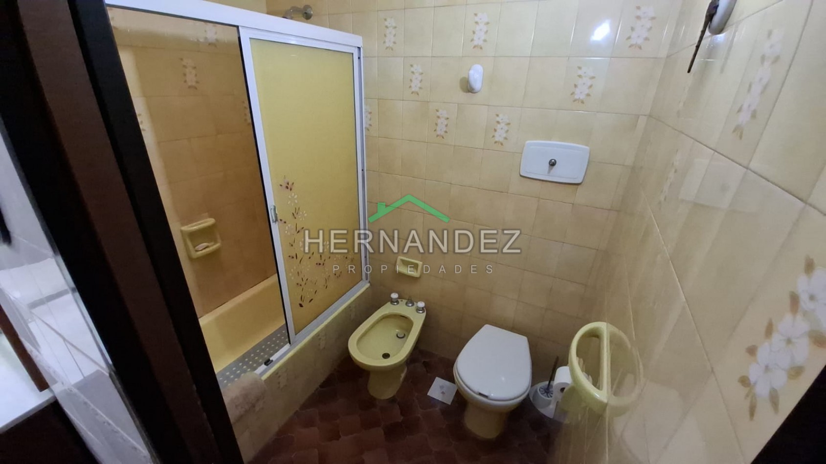 CASA EN VENTA TRES AMBIENTES CASTELAR SUR