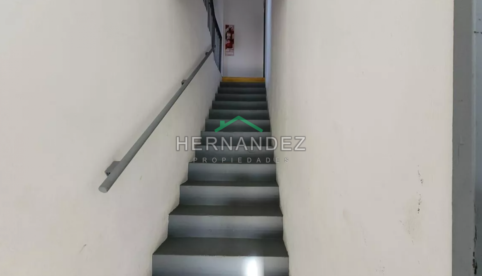 Venta 2 locales comerciales con 3 departamentos