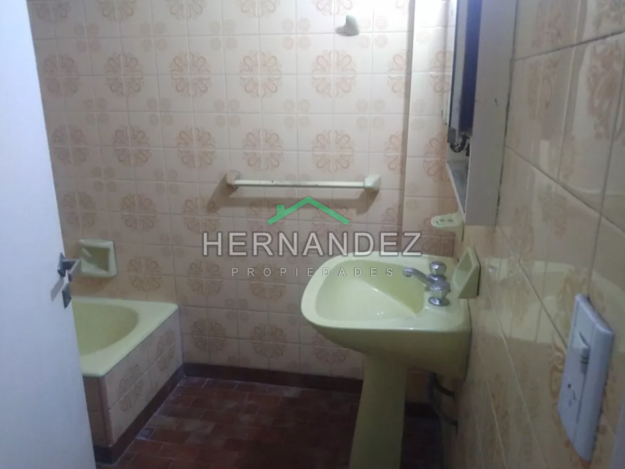 Venta Local Castelar Norte + Departamento