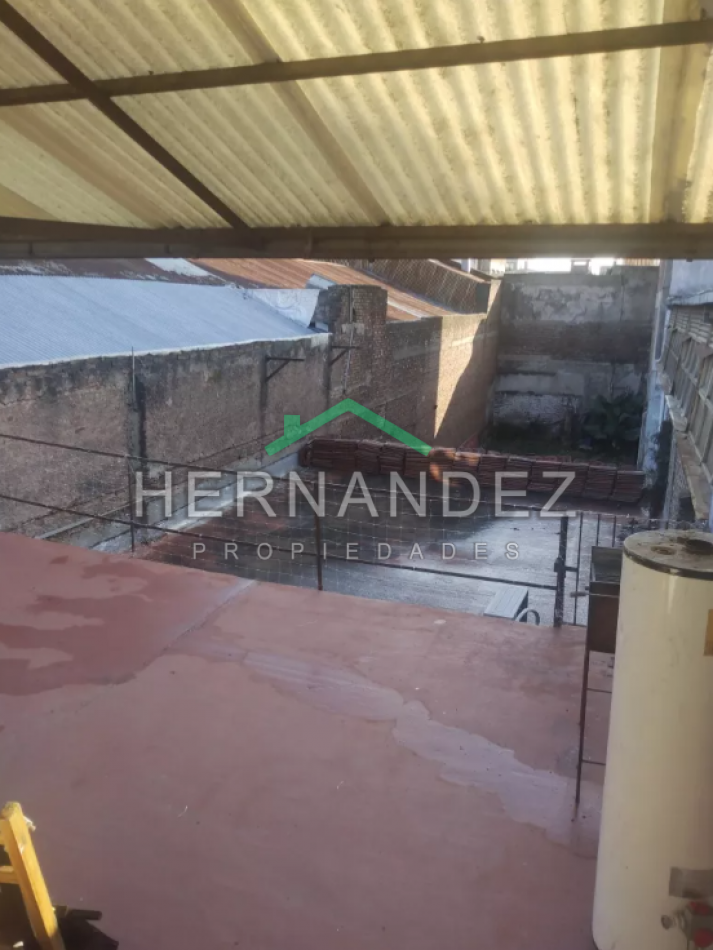 Venta Local Castelar Norte + Departamento