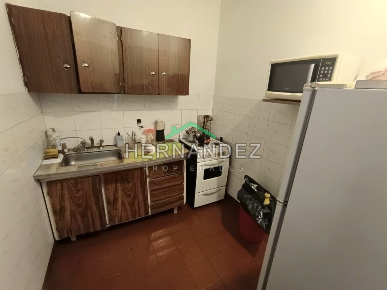 Venta 2 locales comerciales con 3 departamentos