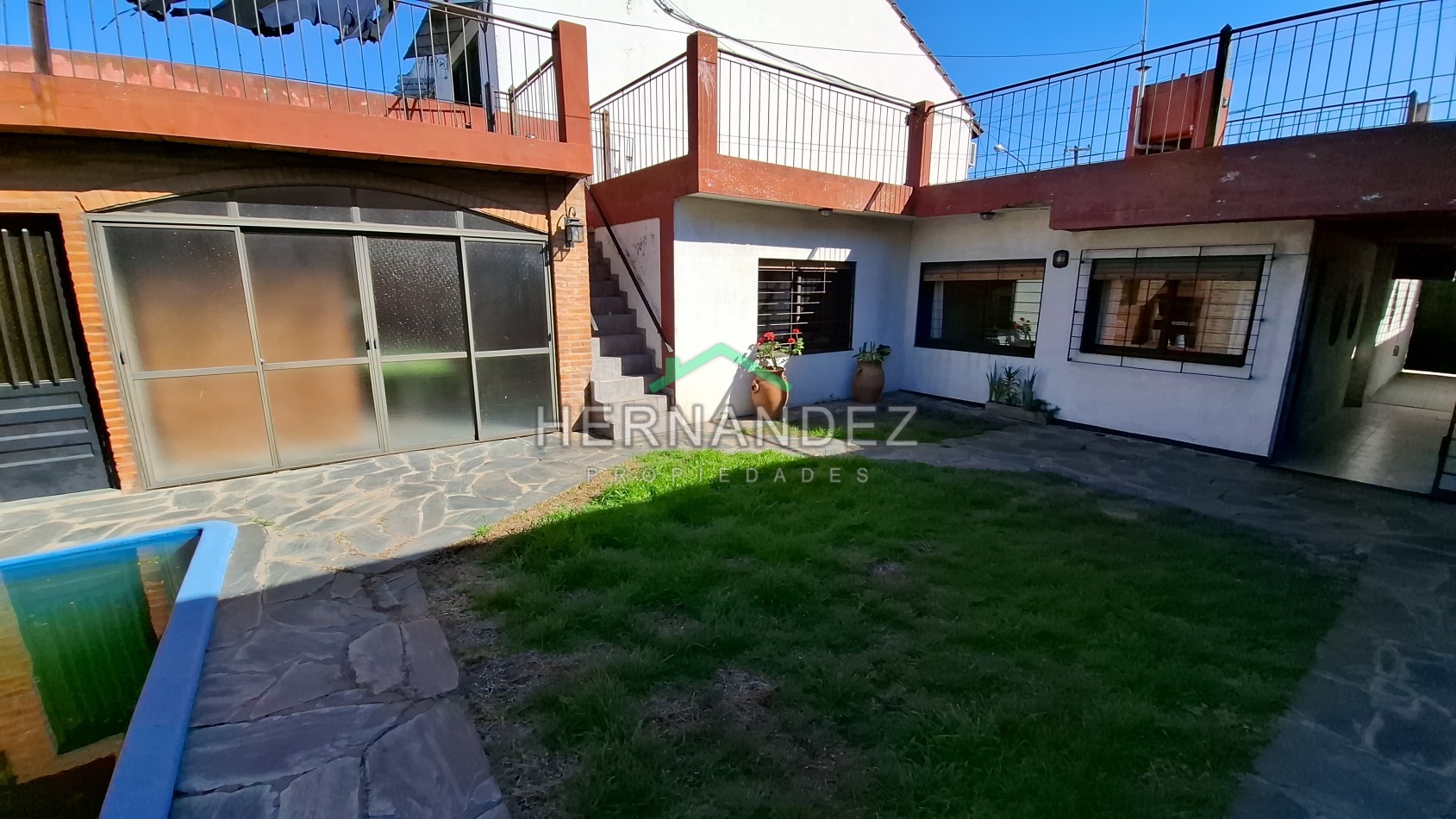CASA EN VENTA TRES AMBIENTES CASTELAR SUR