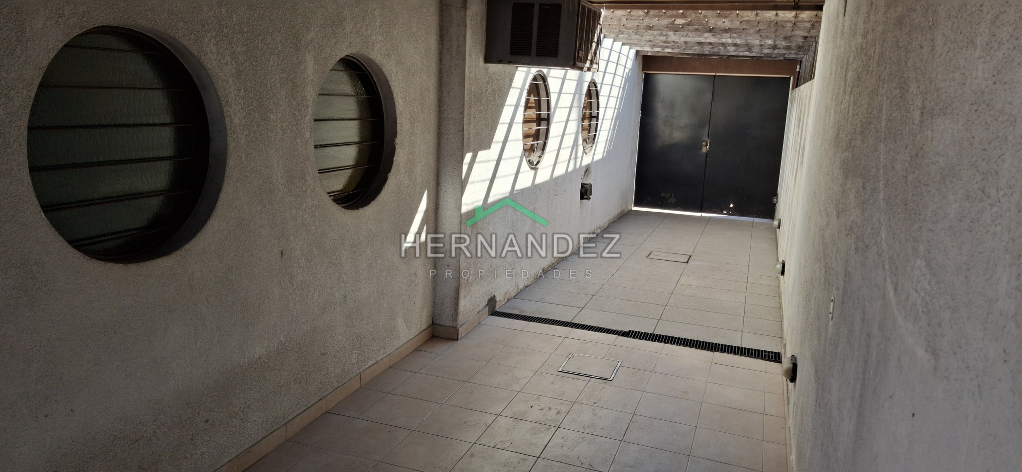 CASA EN VENTA TRES AMBIENTES CASTELAR SUR