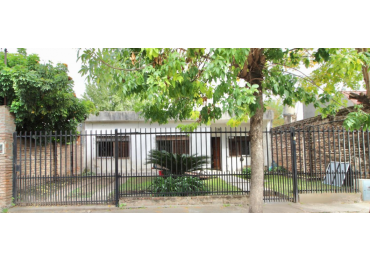 Venta casa 4 ambientes Castelar a refaccionar